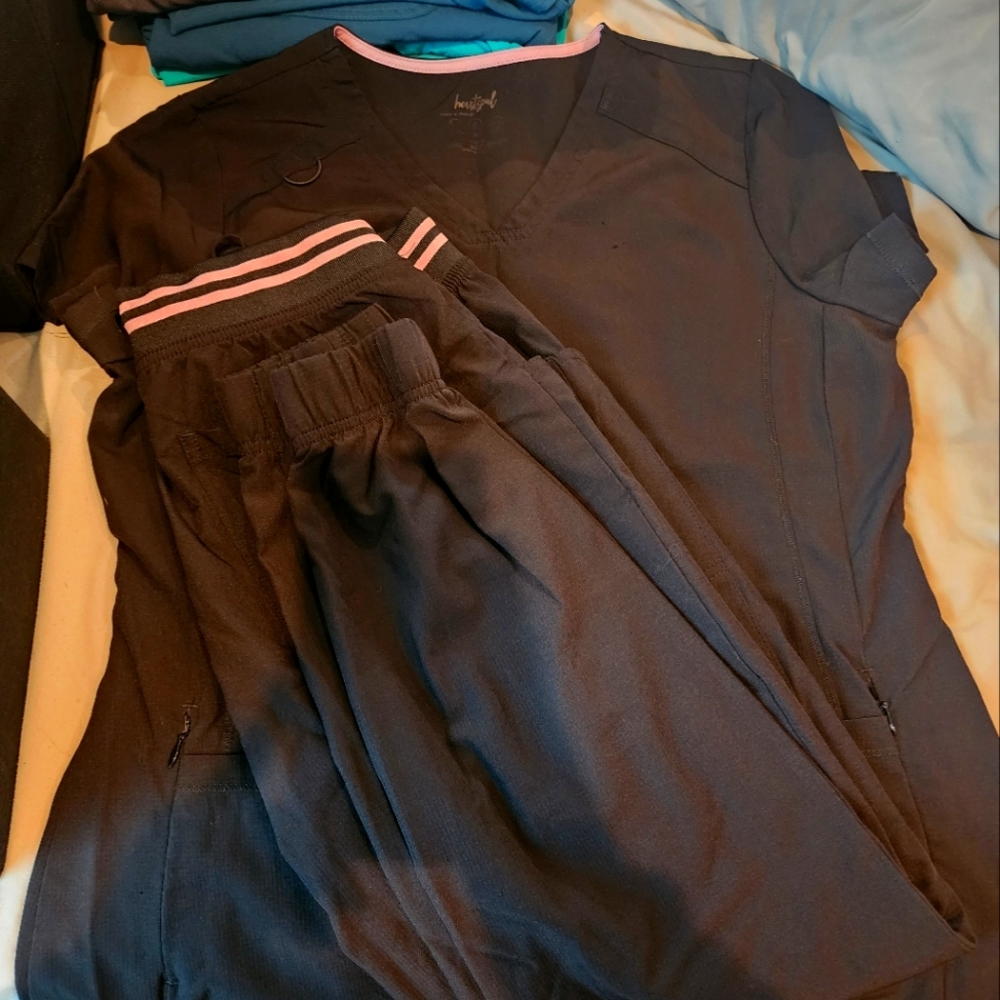 Heart & Soul jogger scrub SET